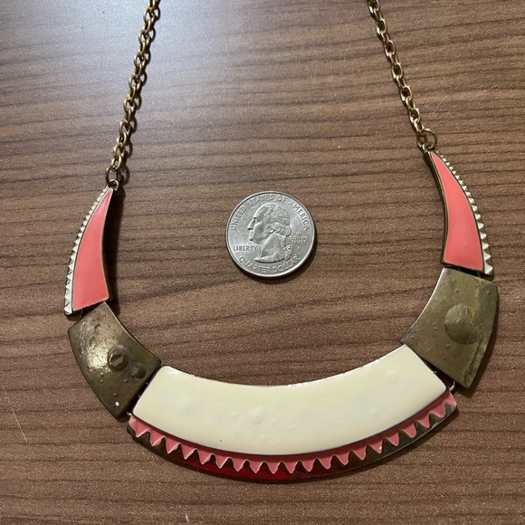 Ladies’ broach style necklace as shown with accompanying plain earrings. NWT. - Picture 1 of 5